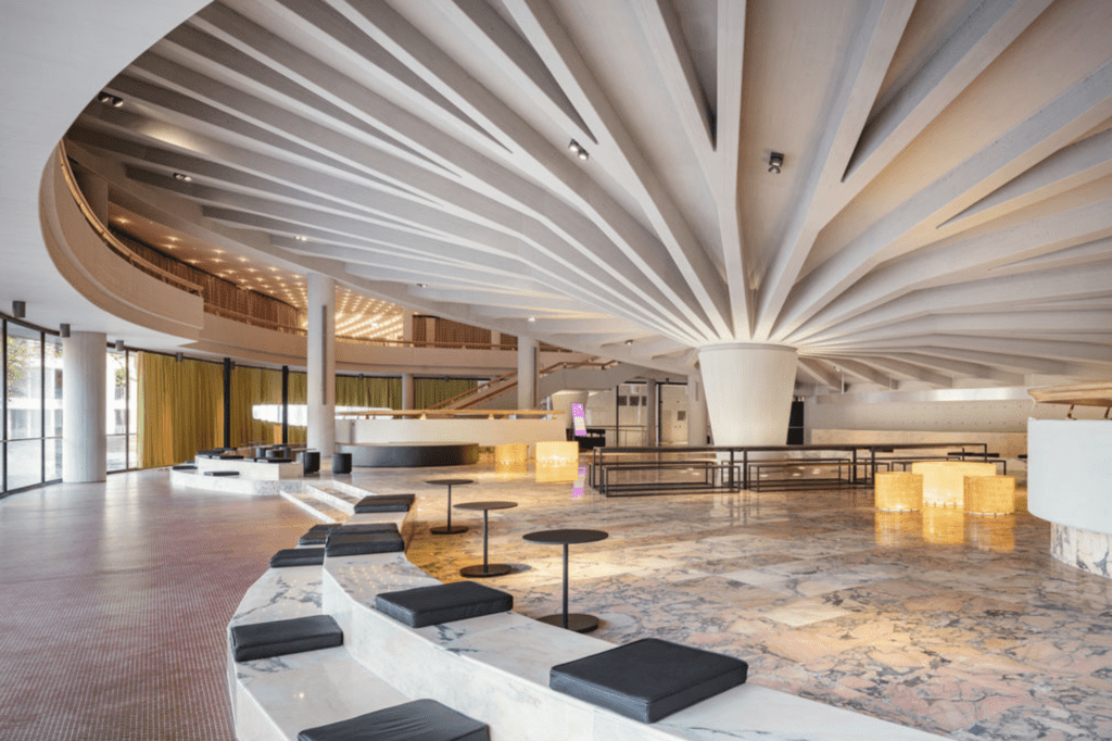 Offenes Foyer Dhaus